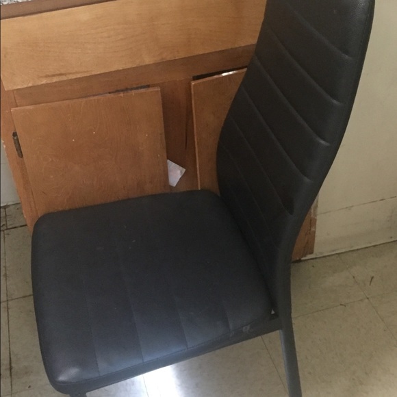 Kitchen table - Picture 2 of 8